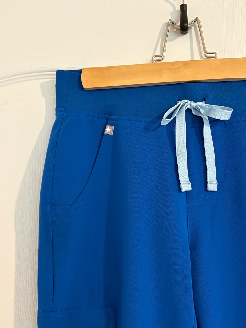 FIGS Catarina Scrub Top & Zamora Jogger Scrub Pants Set – Royal Blue XS - Picture 7 of 9